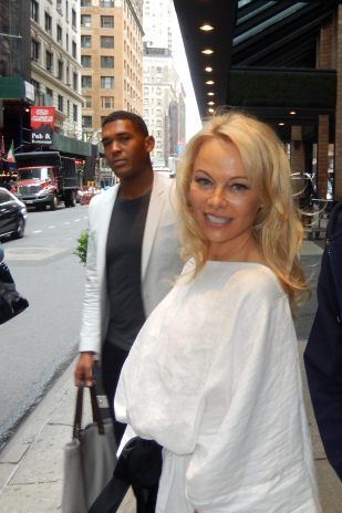 Pamela and Tommy Lee: The Truth Behind Their Infamous Love Story - Oli
